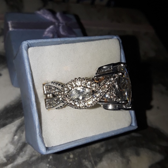 Rare engagement ring. - Picture 3 of 7